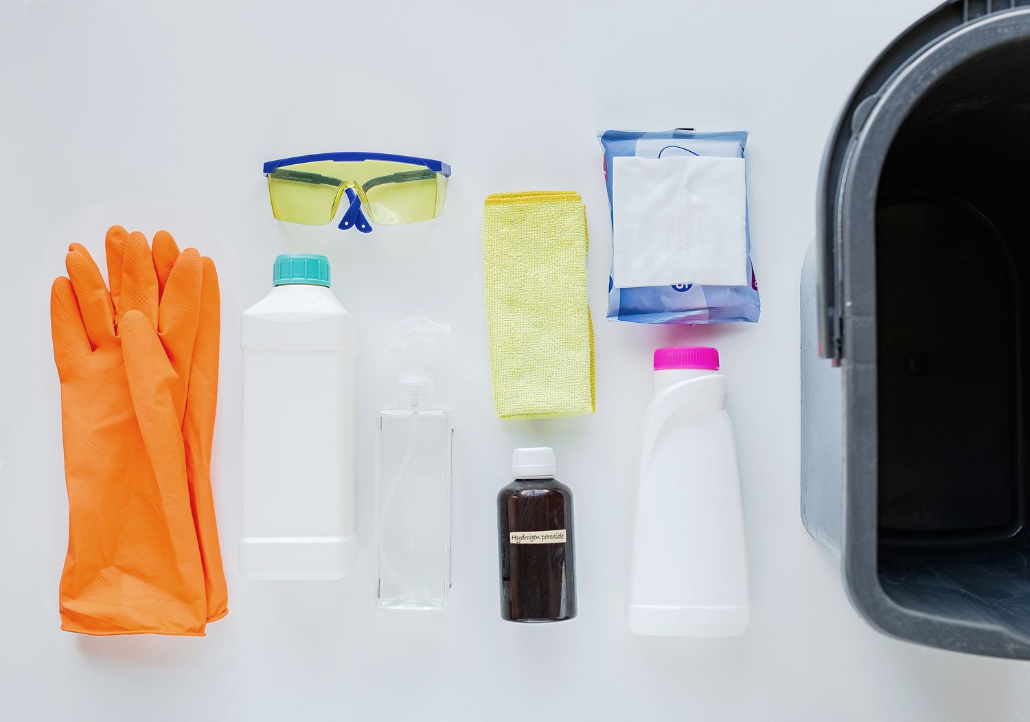 Materiales para limpiar la escobilla del inodoro